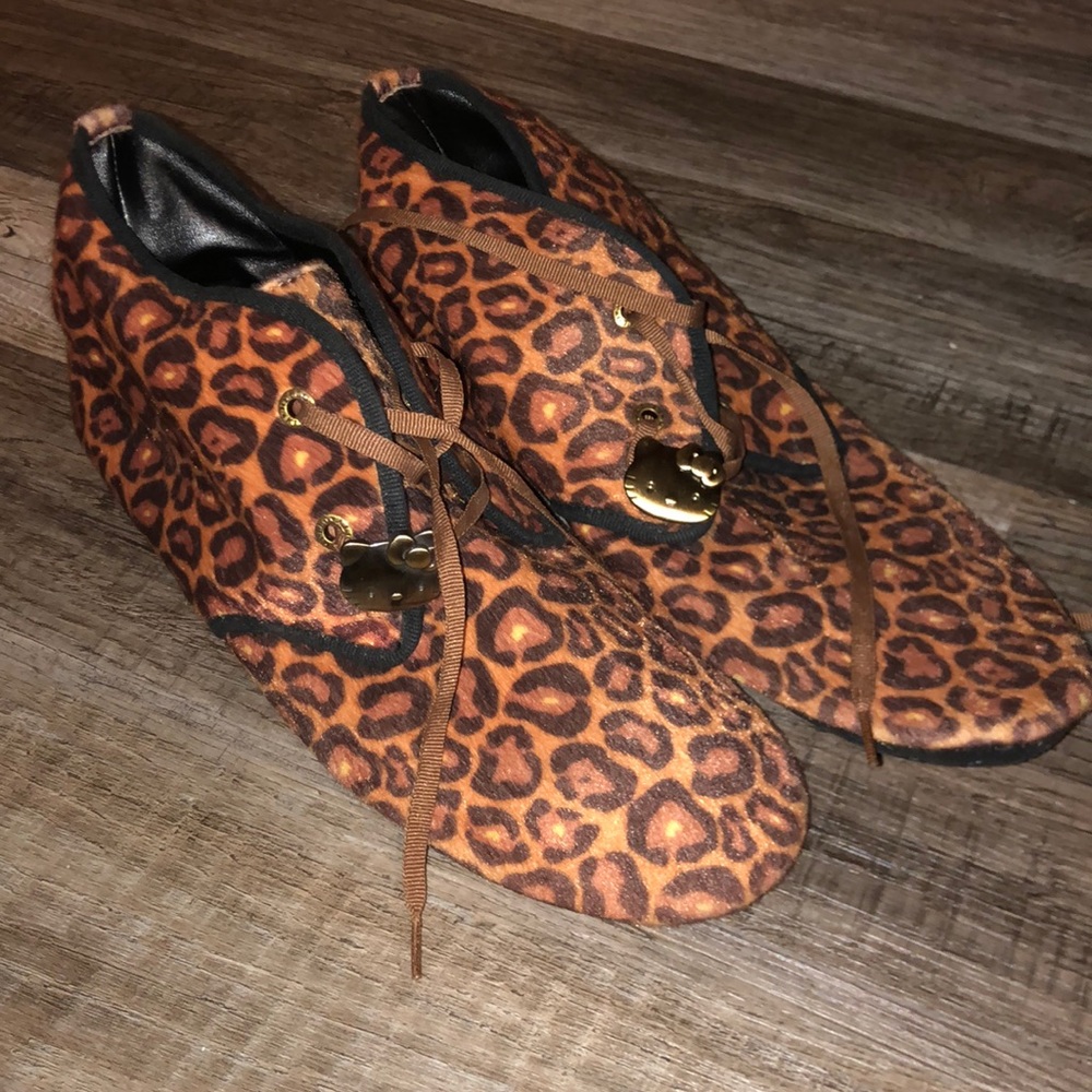 Hello kitty cheetah print shoes